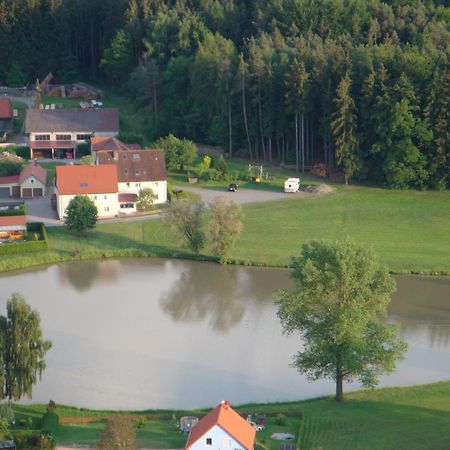 Hotel Pension Zum Grünen Wald Feuchtwangen Exterior foto