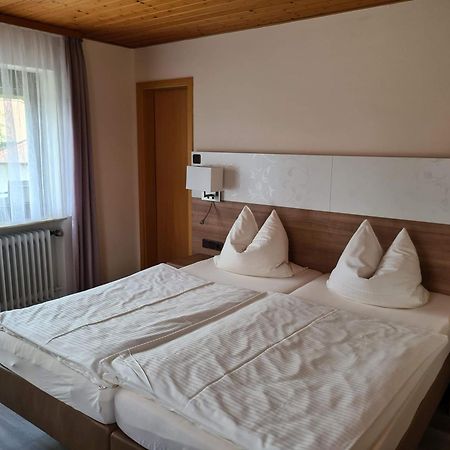 Hotel Pension Zum Grünen Wald Feuchtwangen Exterior foto