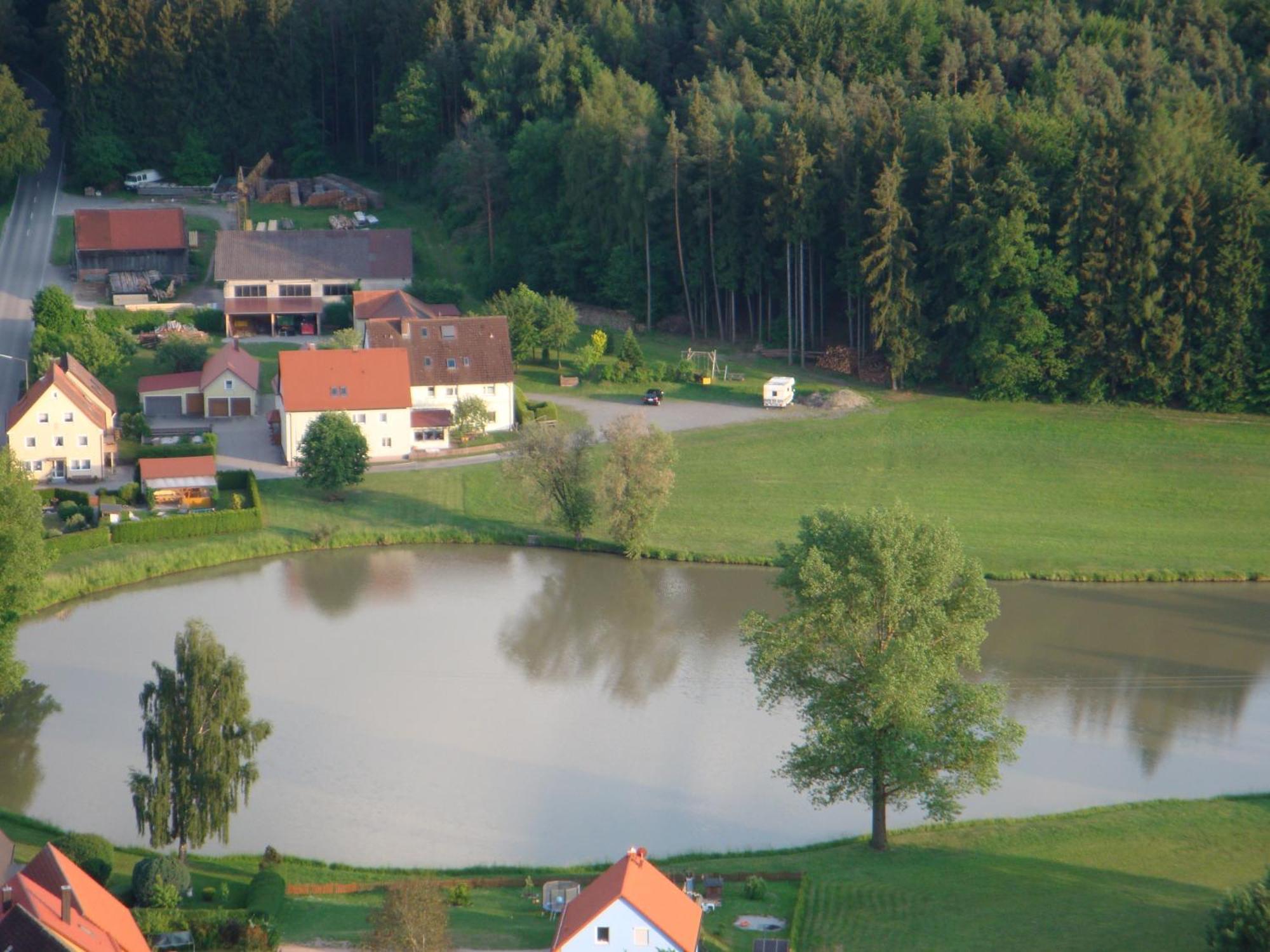 Hotel Pension Zum Grünen Wald Feuchtwangen Exterior foto