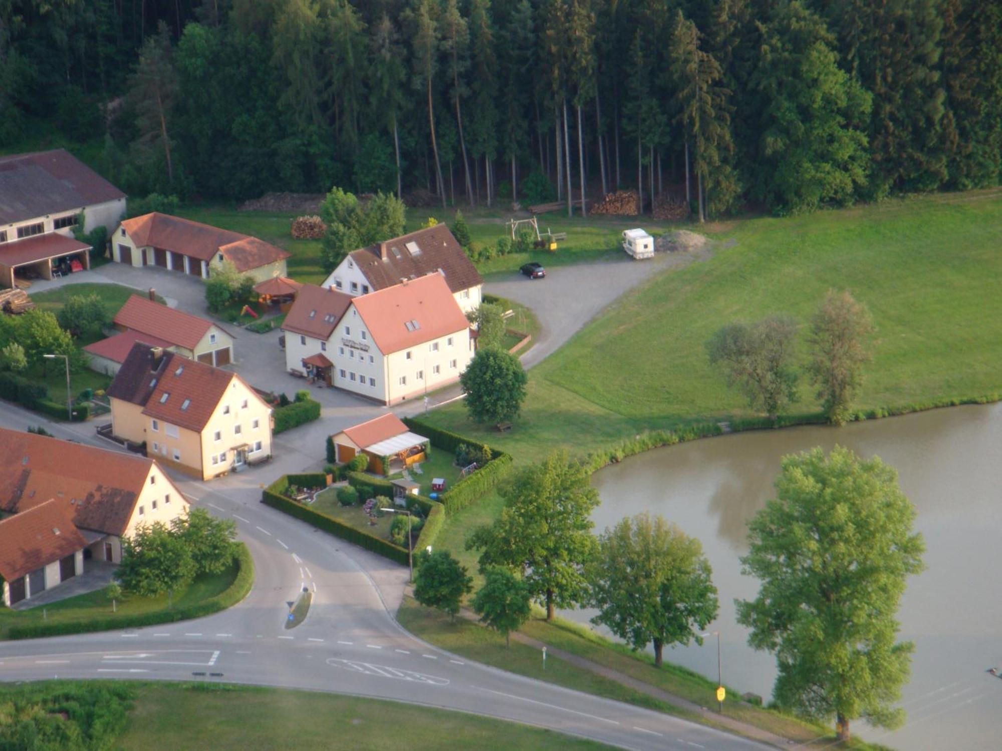 Hotel Pension Zum Grünen Wald Feuchtwangen Exterior foto