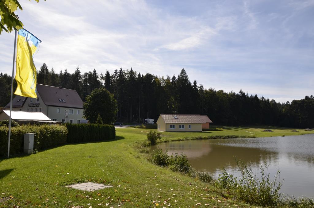 Hotel Pension Zum Grünen Wald Feuchtwangen Exterior foto