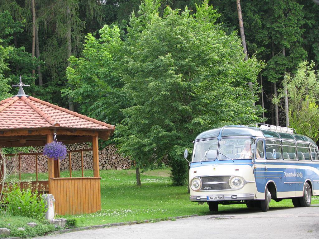 Hotel Pension Zum Grünen Wald Feuchtwangen Exterior foto