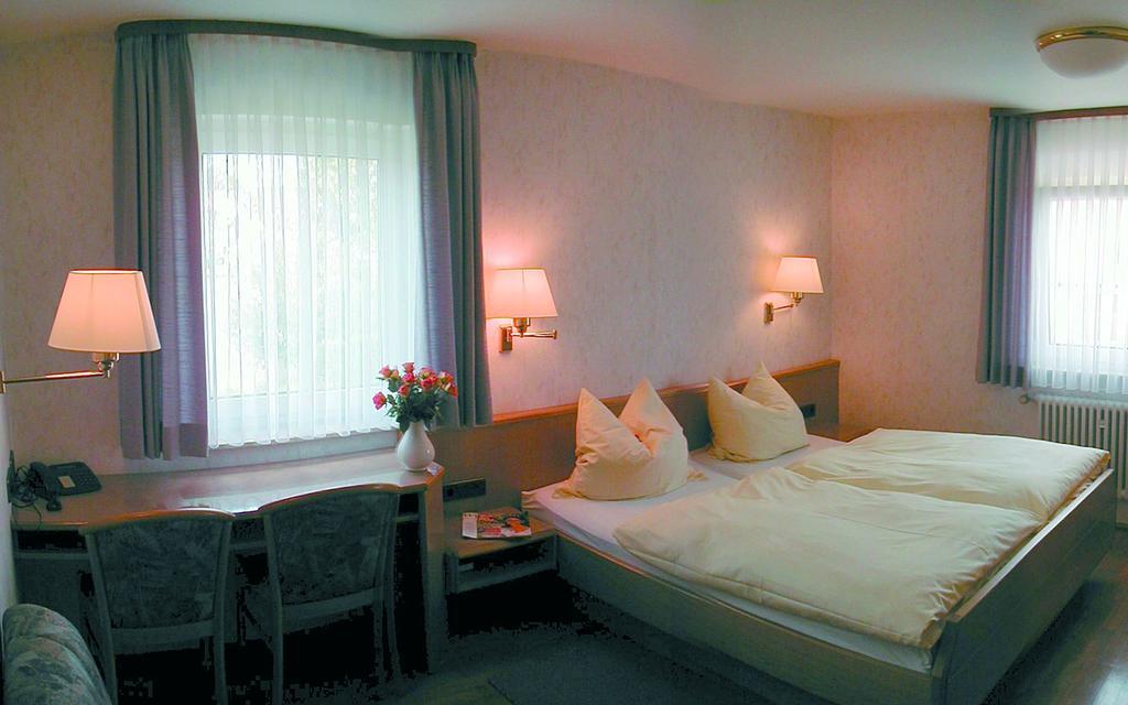 Hotel Pension Zum Grünen Wald Feuchtwangen Exterior foto