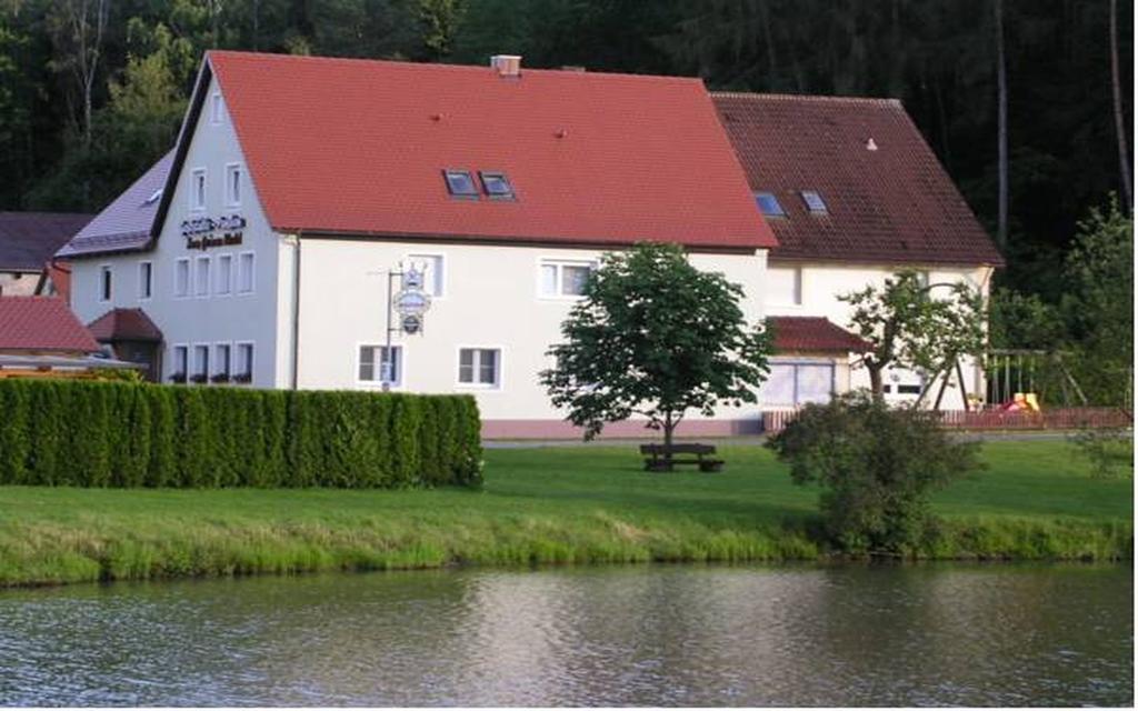 Hotel Pension Zum Grünen Wald Feuchtwangen Exterior foto