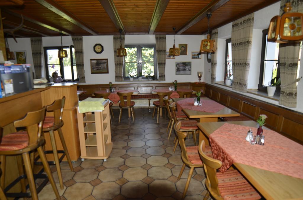 Hotel Pension Zum Grünen Wald Feuchtwangen Exterior foto