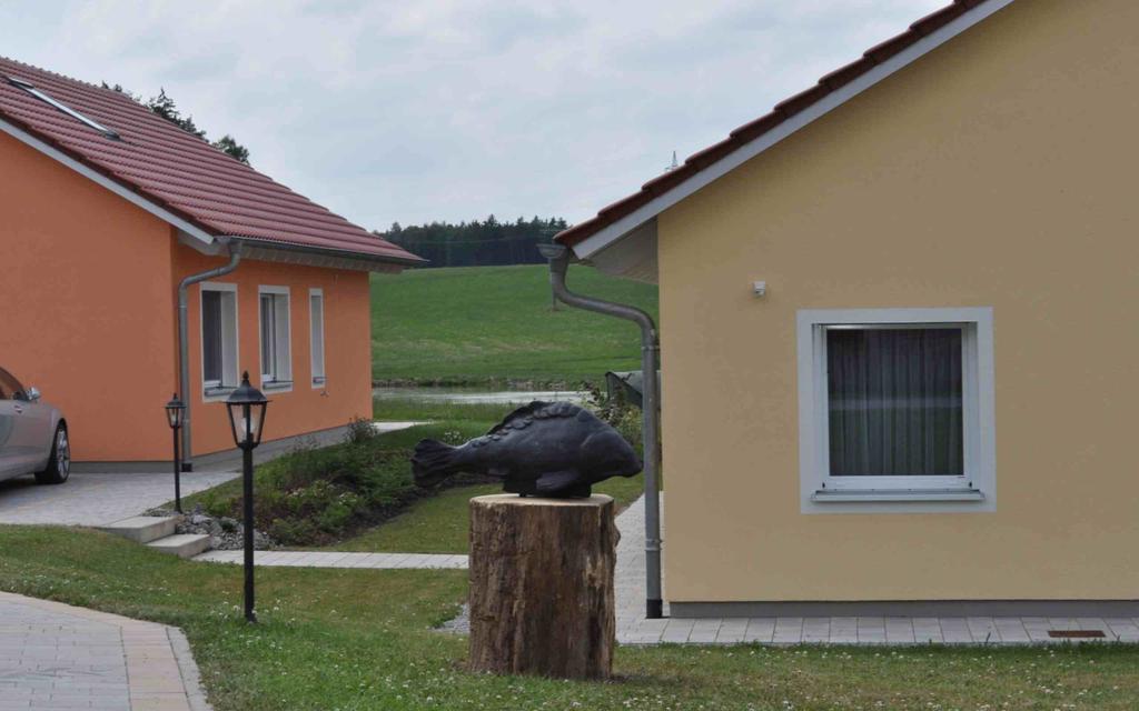 Hotel Pension Zum Grünen Wald Feuchtwangen Exterior foto