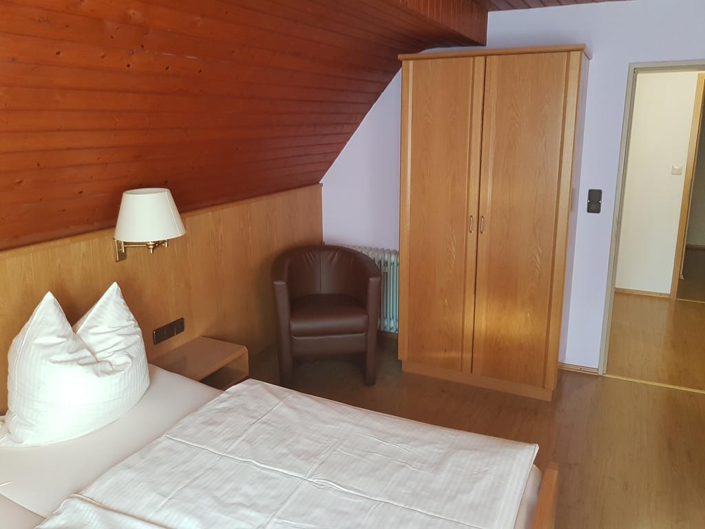 Hotel Pension Zum Grünen Wald Feuchtwangen Exterior foto