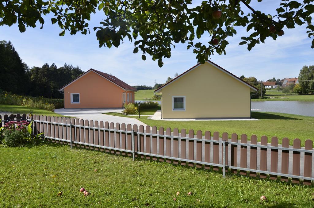 Hotel Pension Zum Grünen Wald Feuchtwangen Exterior foto
